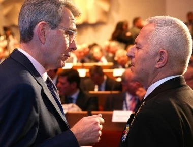 Στο γραφείο του Αρχηγού ΓΕΕΘΑ ναυάρχου Ε.Αποστολάκη για 1,5 ώρα ο πρεσβευτής των ΗΠΑ Τ.Πάιατ